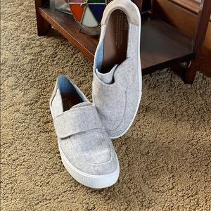 Toms, size 9. Tan/cream. Velcro closure
